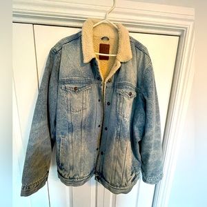 Never Worn - Gap Men’s Sherpa Denim Jacket